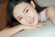清新可爱的白色清纯美女电脑桌面壁纸