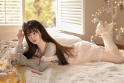 长发 清纯 美女 毛衣袜子 居家 温暖 圣诞节 4k 壁纸