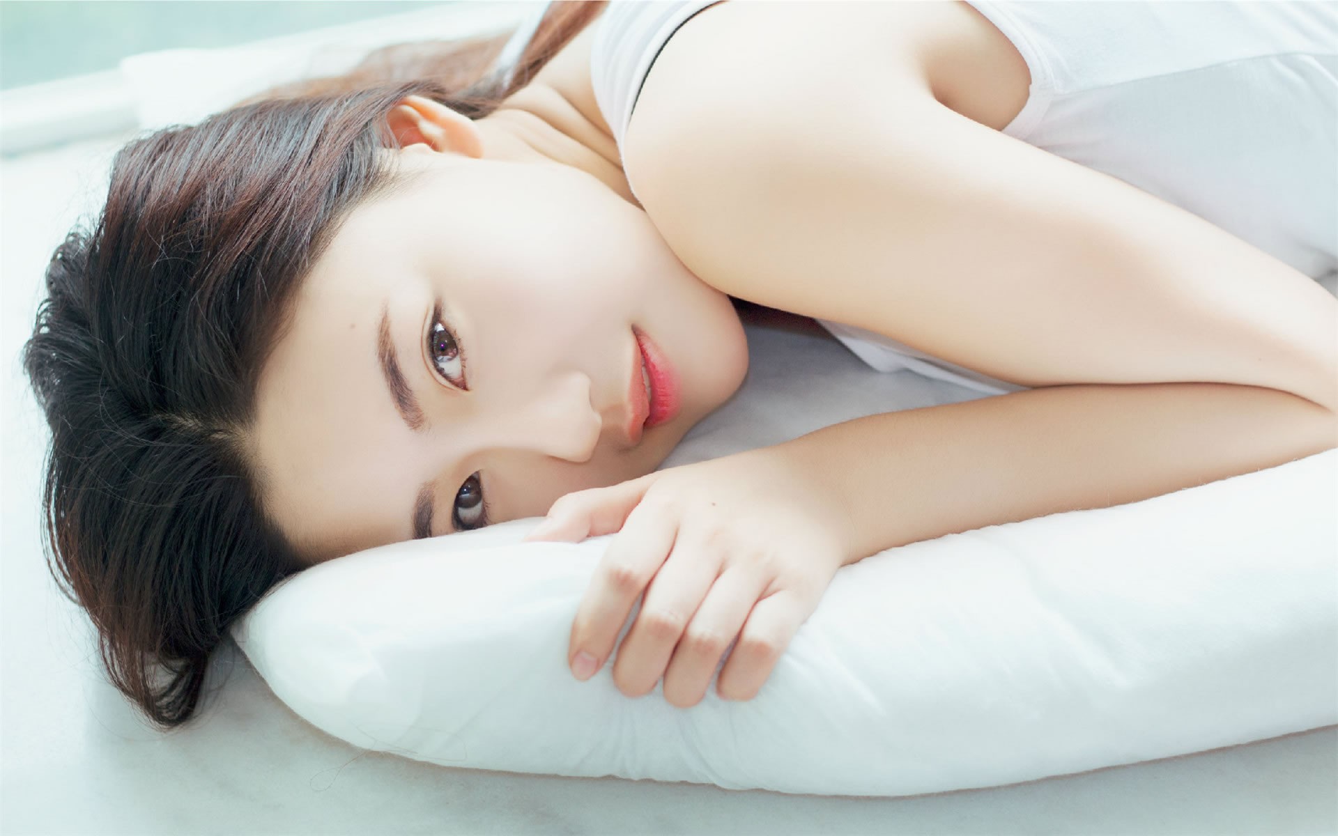 清纯的养眼性感美女居家清凉